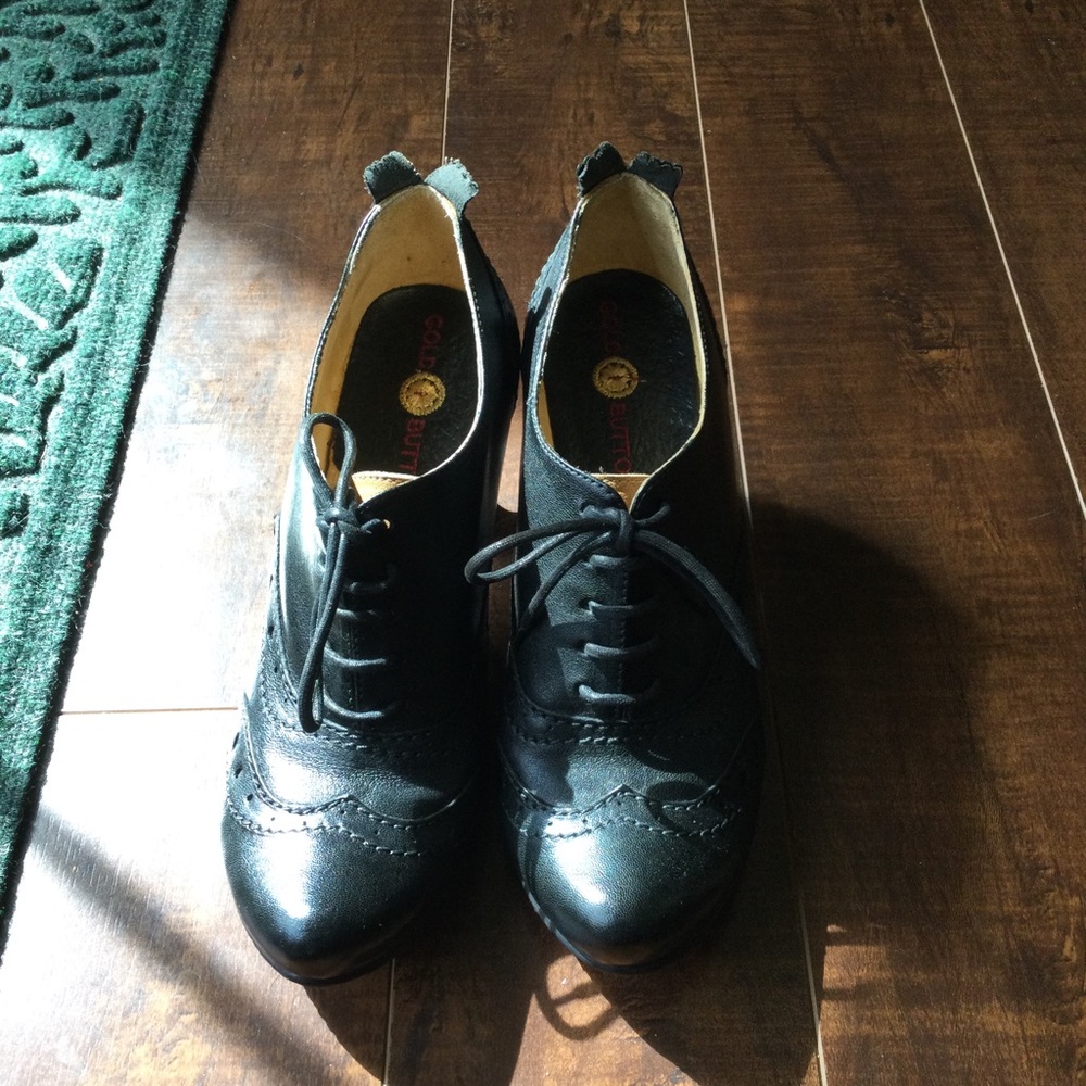 • MOVING LAST CHANCE 7/31/2024 • GoldButton Brako leather ankle booties 37